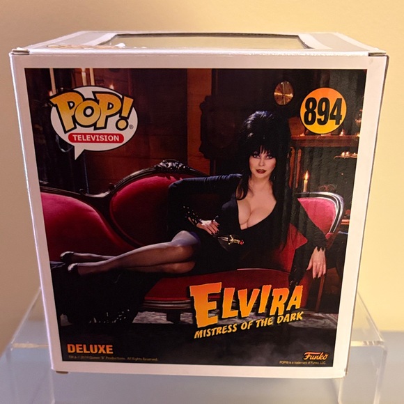 Funko Elvira On Couch 🛋️ Deluxe Pop 894 - Picture 2 of 3